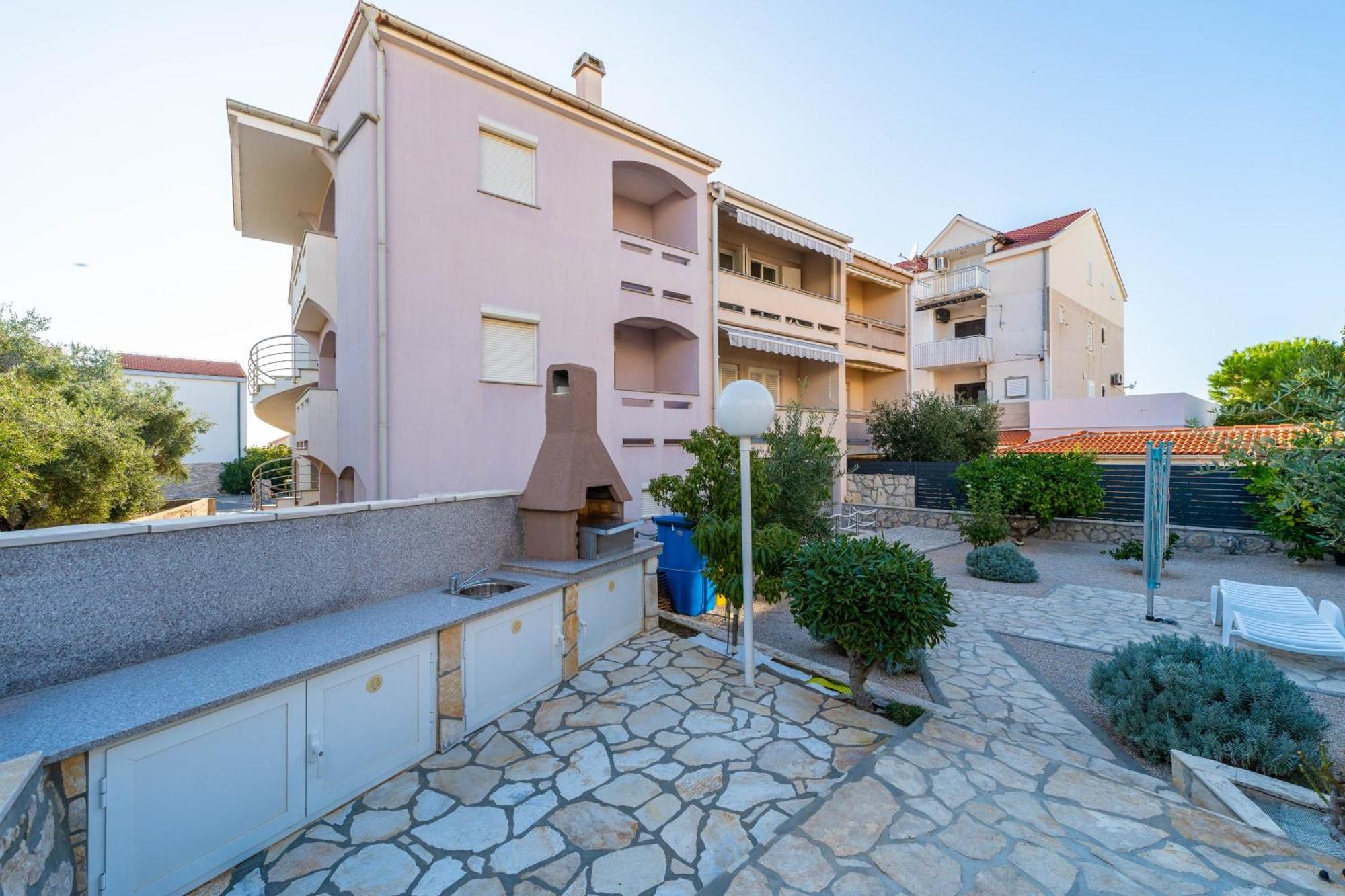 Apartments Cvetka Novalja Εξωτερικό φωτογραφία