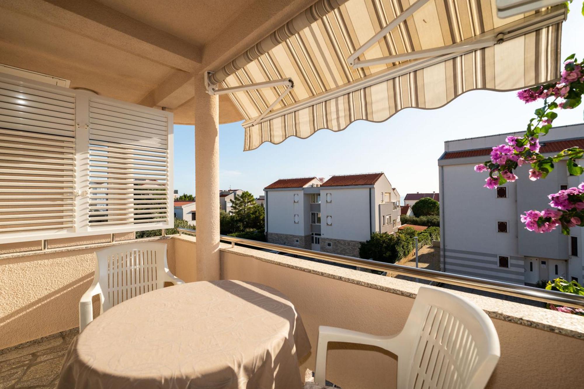 Apartments Cvetka Novalja Εξωτερικό φωτογραφία